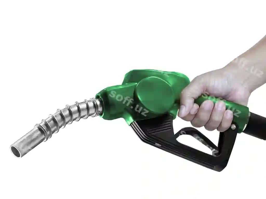 Qo'llar tutgan yoqilma uchun ko'k rangli nosa shlang bilan shaffof orqa fonda | Hands holding fuel blue nozzle with hose transparent background