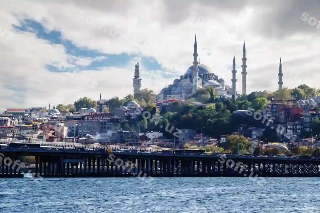 Istanbulning Oltin Shox ko'rfazidan Sulaymoniya masjidining ko'rinishi | View suleymaniye mosque from golden horn bay istanbul