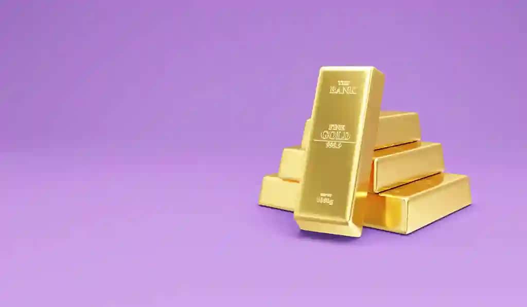 Binafsharang studiya fonida oltin barlardan piramida | Pyramid from golden bars purple studio background