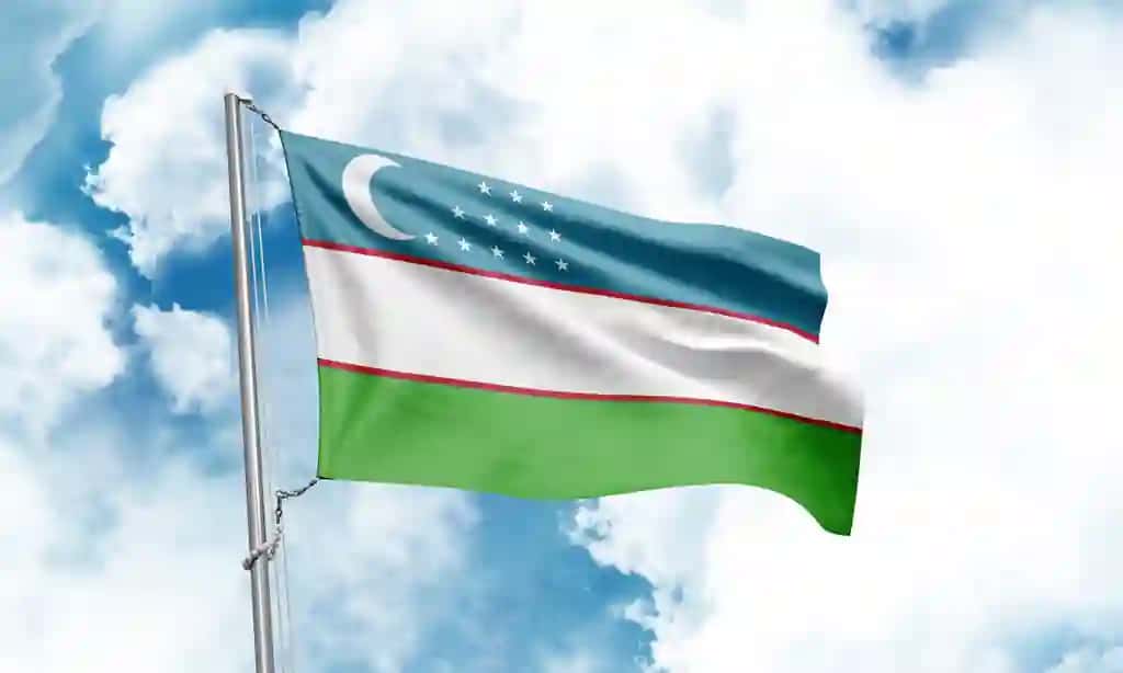 Osmon fonida O‘zbekiston bayrog‘i 3D renderlash | Uzbekistan flag waving sky background 3d rendering