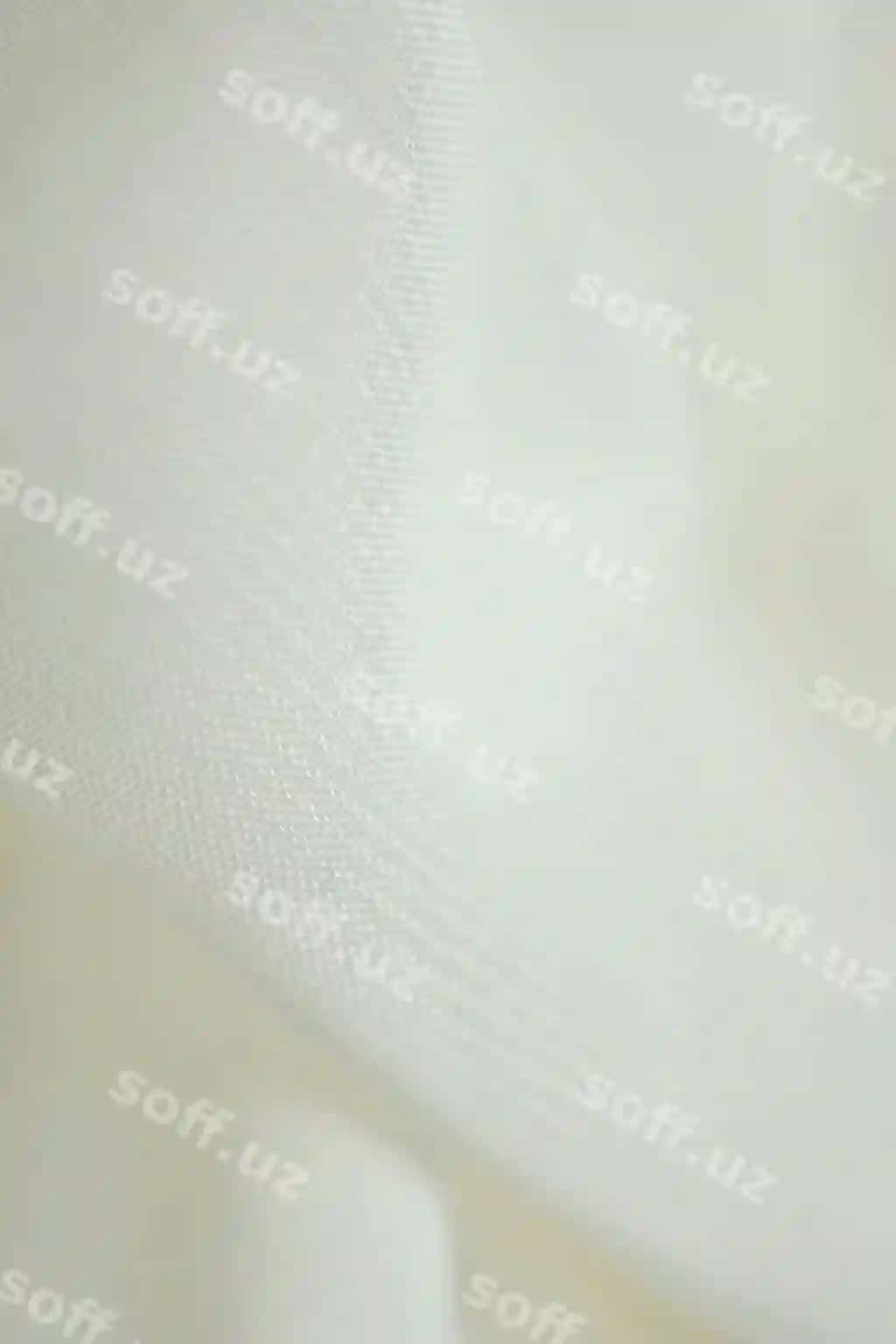 Oq ob'ekt oq orqa fonda ki uni aytadi | White object with white background that says it