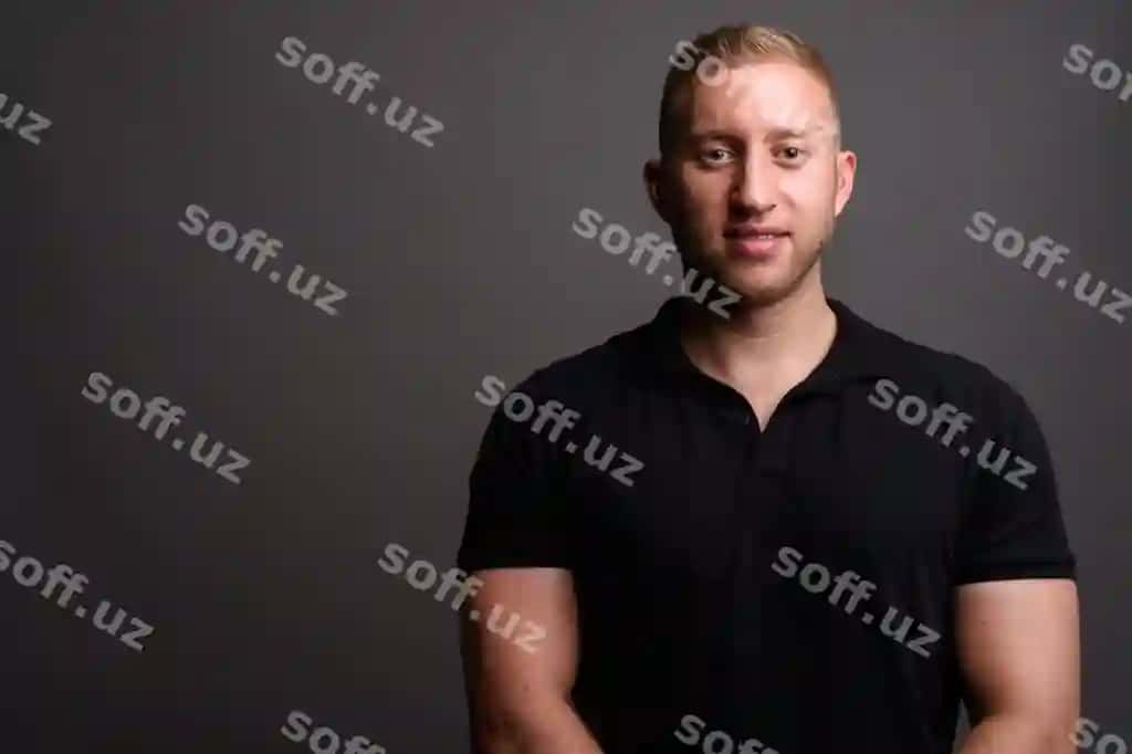 Portret yosh erkak qora fonda | Portrait young man against black background