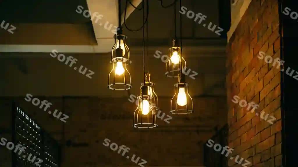 Shiftdan osilgan past burchakli yoritilgan pedant chiroqlari | Low angle view illuminated pedant lights hanging from ceiling