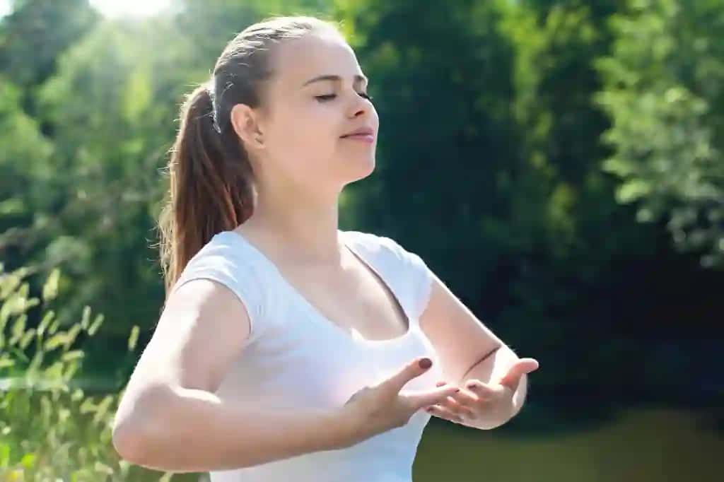 Yoga qilayotgan ayol | Woman doing yoga