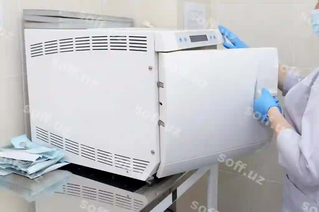 Sterilizatsiya tibbiy asboblar avtoklav stomatologiya bo'limi ayol tibbiy asboblar avtoklav sterilizatsiya | Sterilization medical instruments autoclave dental office woman sterilizes medical instruments autoclave
