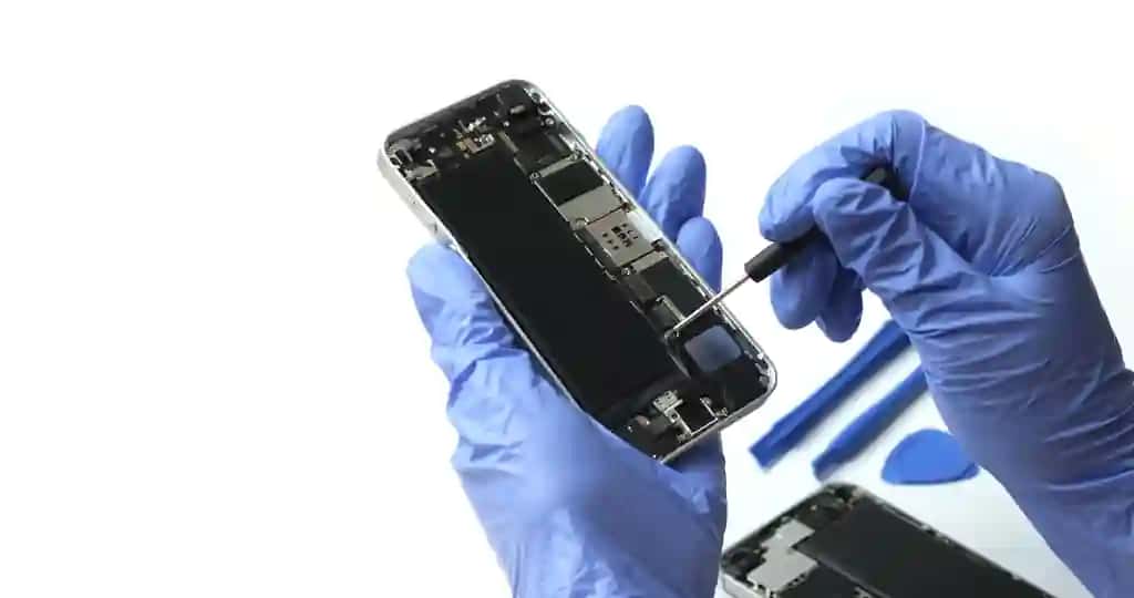 Texnik telefon qismlarini ta'mirlash vositalarini tiklashni ta'mirlash smartfonni yangilash texnologiyasi | Technician repairing phone parts tools recovery repair smartphone upgrade technology