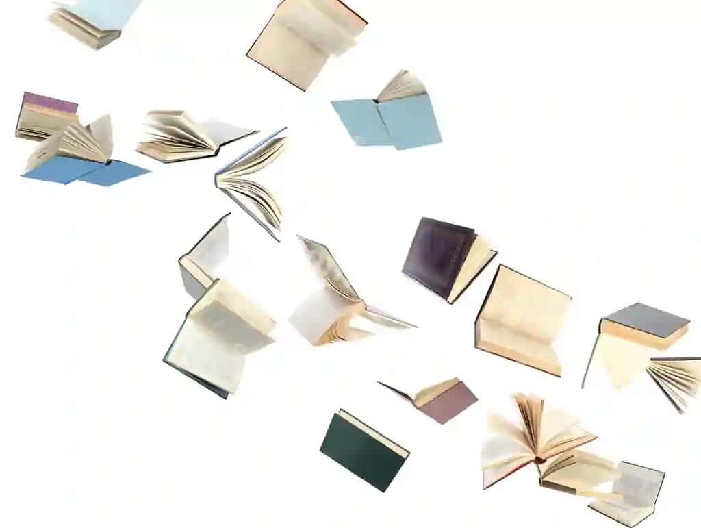 Qattiq muqovali eski kitoblar oq fonda uchmoqda | Old hardcover books flying white background