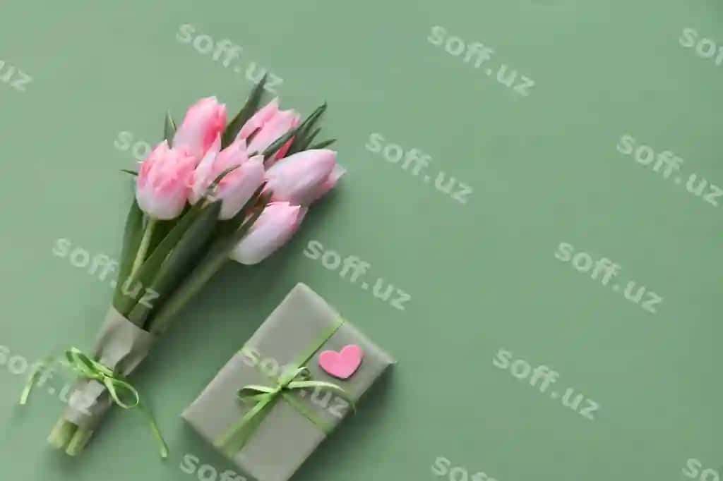 Pushti tulipanlar giyantip narxlashgan sovg'a qutilari dekorativ yuraklar | Pink tulips hyacinth wrapped gift boxes decorative hearts