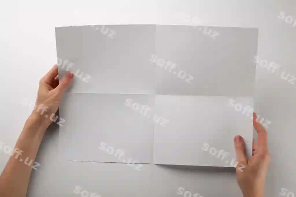 Qo'llar bilan tutilgan xarita namunasi yuqori ko'rinish | Hands holding map mockup top view