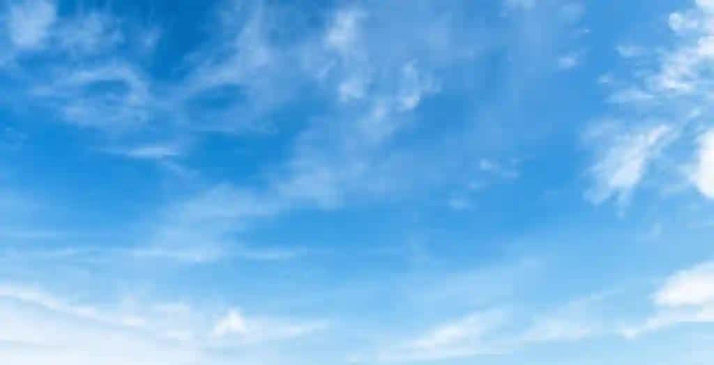 Osmon musaffo, bulutli | Sky is blue clear with clouds