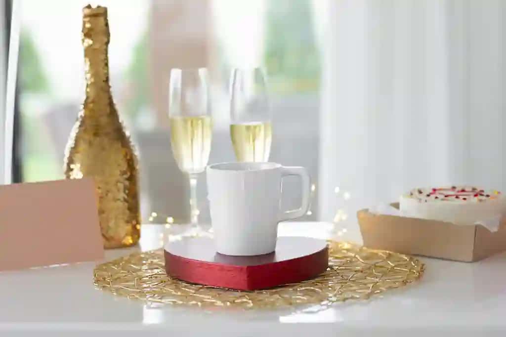 Sevishganlar kuni krujkalar savdosi maketi | Valentines day mug merchandise mockup