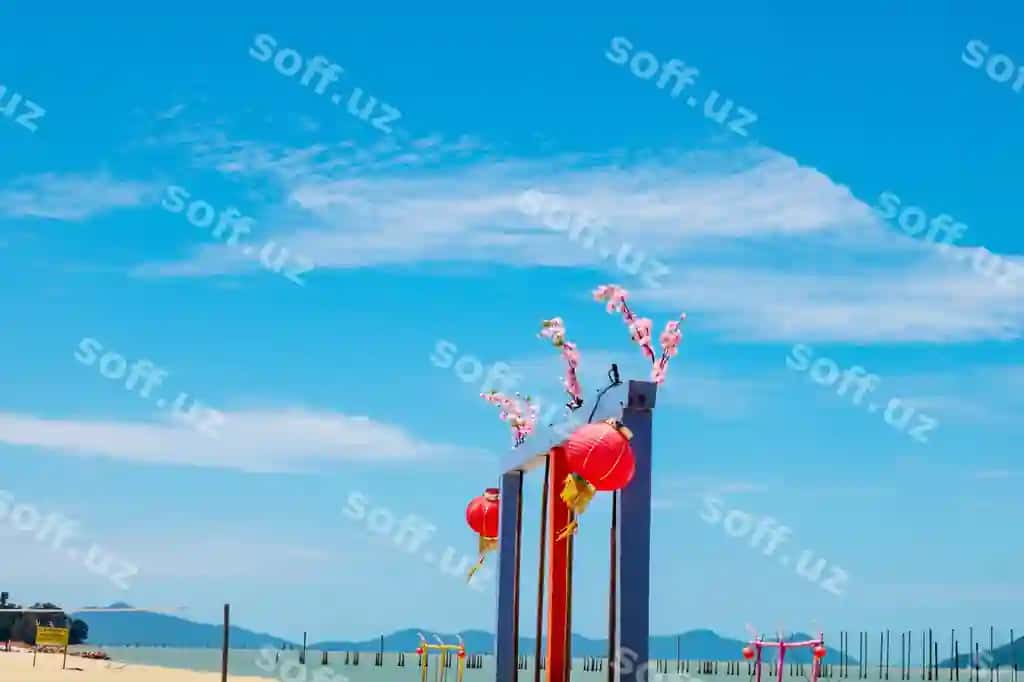 Pastoral arqatli bayroqlar bulutli osmonda | Low angle view flags against cloudy sky