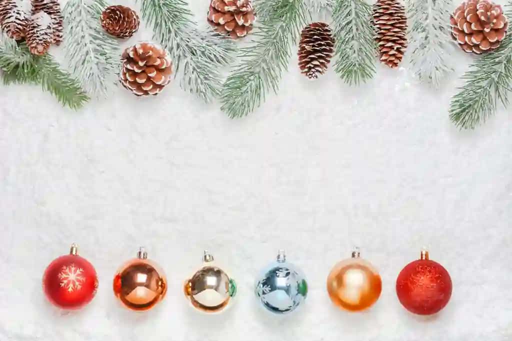 Rojdestvo qor bezaklarini yoping | Close up christmas decoration snow