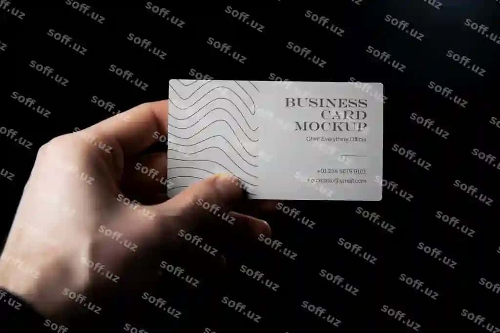 Vizitka maketi ushlagan qo‘l | Hand holding business card mockup