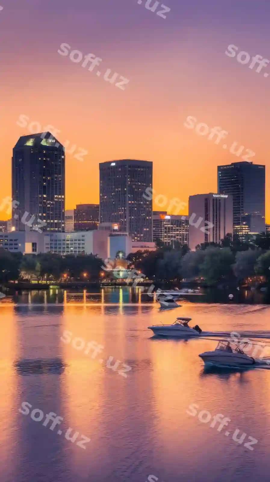 Orlando shahar markazidagi siluet panoramasi silueti eola ko'li, shahar osmono'par binolari bilan oqshom. | Orlando downtown skyline panorama silhouette lake eola dusk with urban skyscrapers