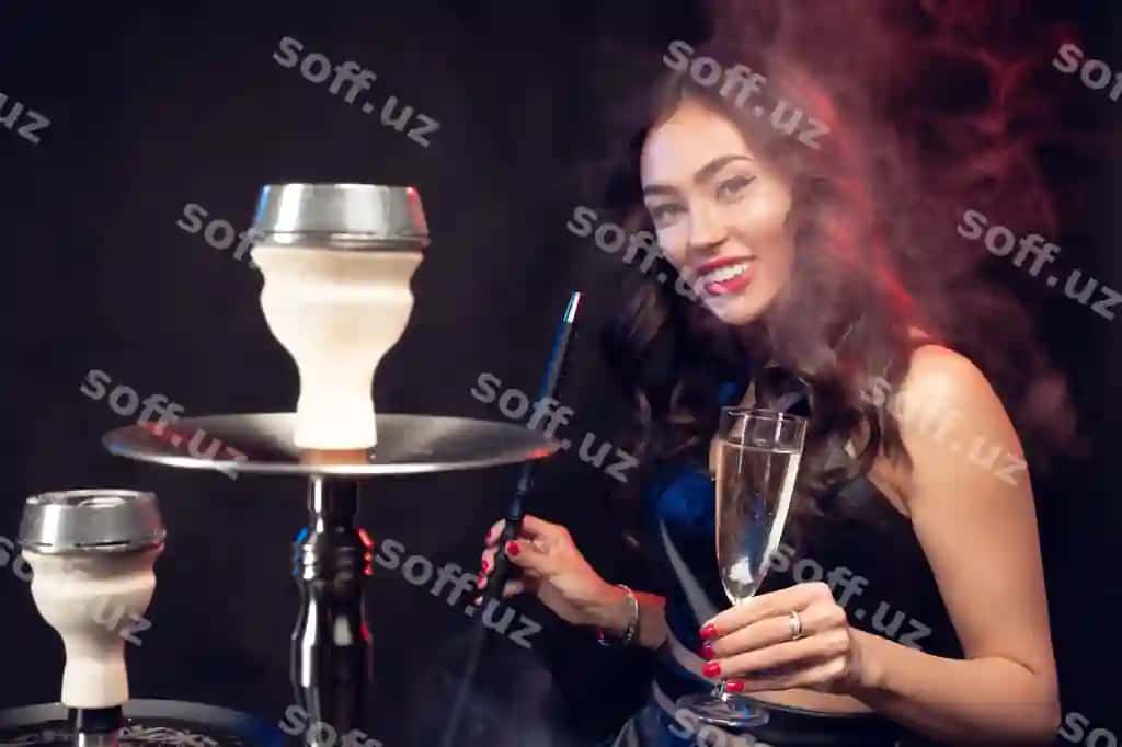 Shisha chekayotgan go'zal ayol mexnat barida | Nice woman smoking shisha drinking cocktail bar
