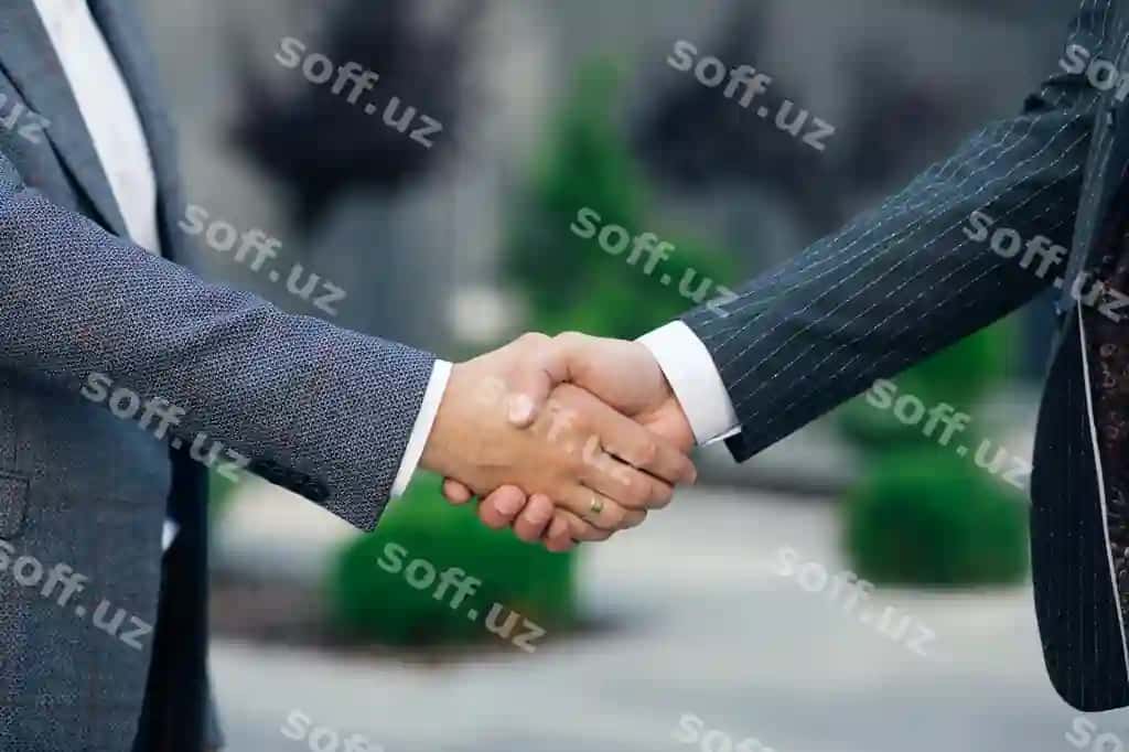 Yaqin rasm qo'llar biznes odamlar muvaffaqiyatli korporatsiya hamkorlik shartnomasi salomlashish biznes markaz fonida shartnoma professional salomlashish uchrashuv hamoyotlar hamkorlar | Close up hands business people shaking successful corporate partnership deal welcoming opportunity business center background agreement professional greeting meeting colleagues partners