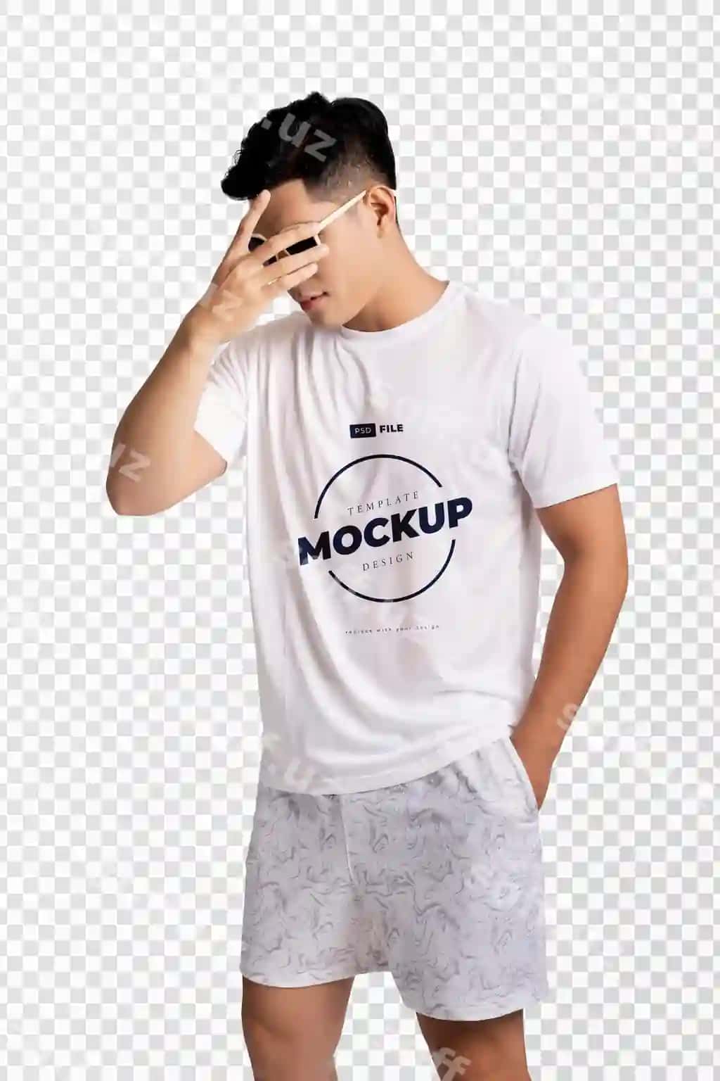 Erkak mockup so'zi yozilgan oq futbolka kiyinmoqda | Man wearing white t shirt that says mockup
