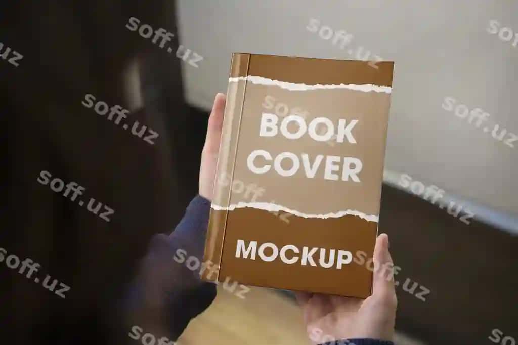 Kitob tutgan shaxs namuna jild bilan | Person holding book with mock up cover