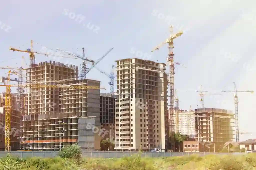Qurilish joyi yangi baland binolar bilan | Construction site with new tall buildings