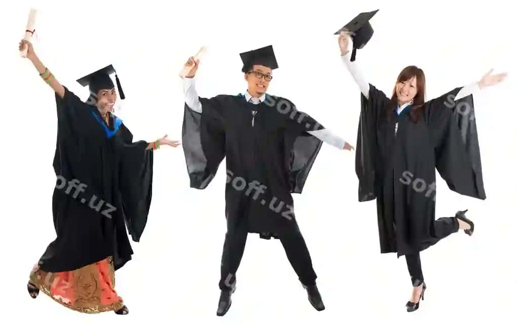 Oq fonda turgan bitiruv libosini kiygan odamlar | People wearing graduation gown while standing against white background