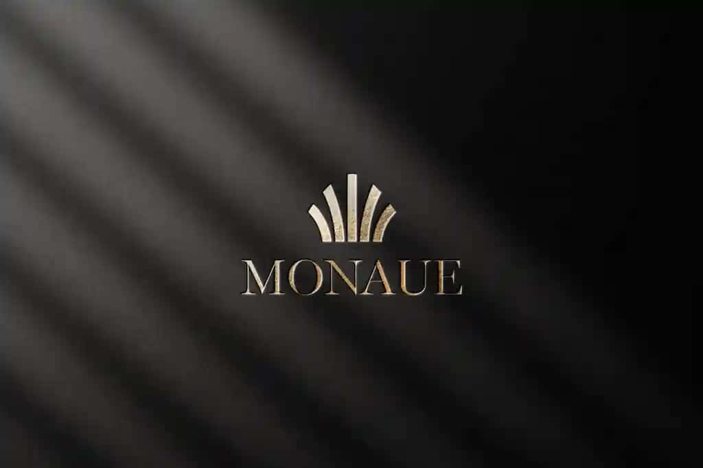 Oltin rangli naqshinkor logotip maketi | Golden embossed logo mockup