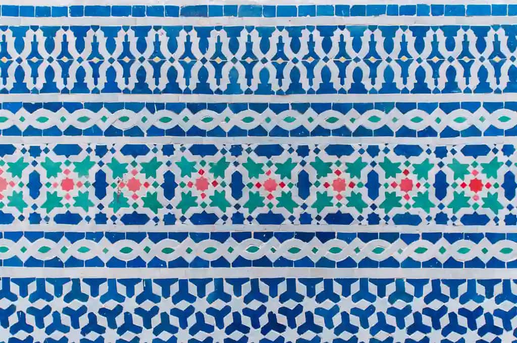 To'liq ramka naqshli devor | Full frame shot patterned wall