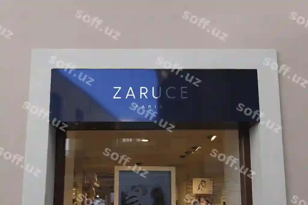 Logo mockup zamonaviy aks etadigan ko'k fassad belgi | Logo mockup modern reflective blue facade sign