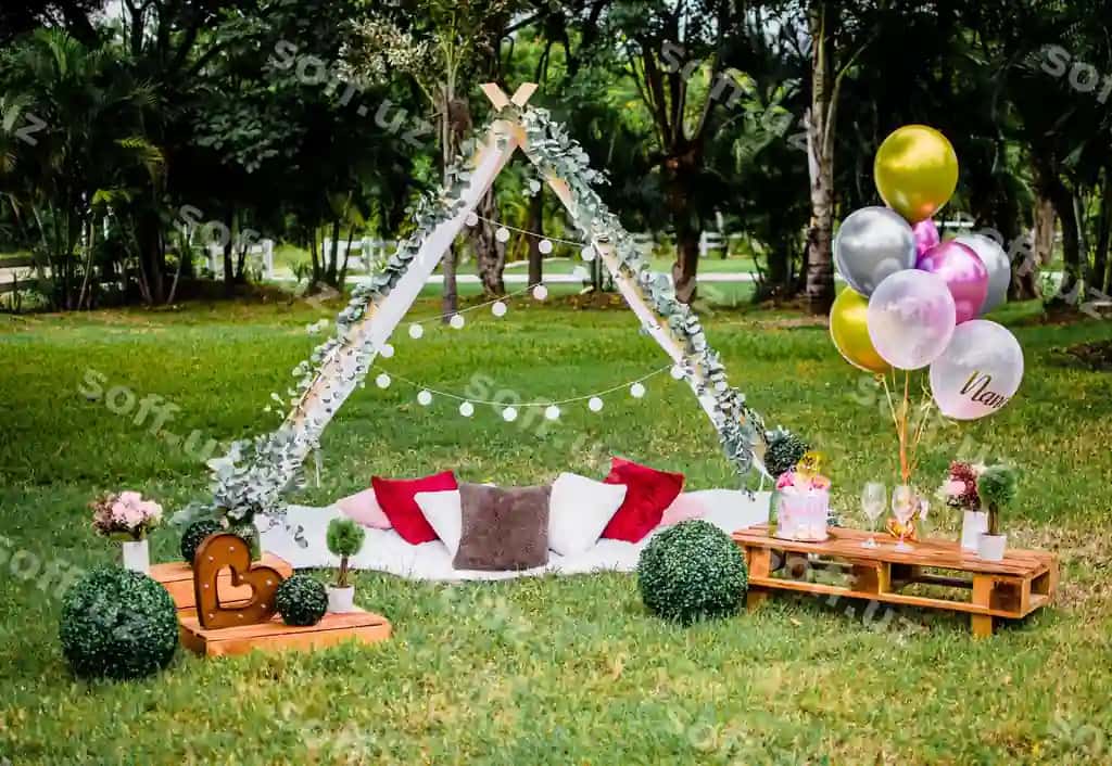 Bayramlik dekoratsiyalar bog' to'pchası | Festive decorations garden party