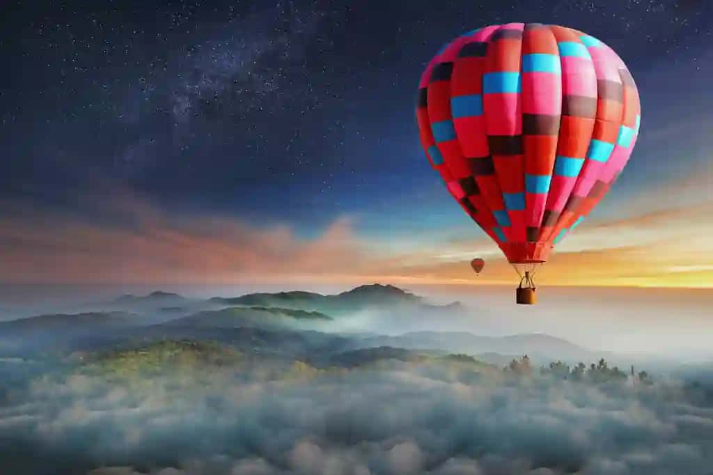 Rangli havo sharlari uchayotgan tog' | Colorful hotair balloons flying mountain