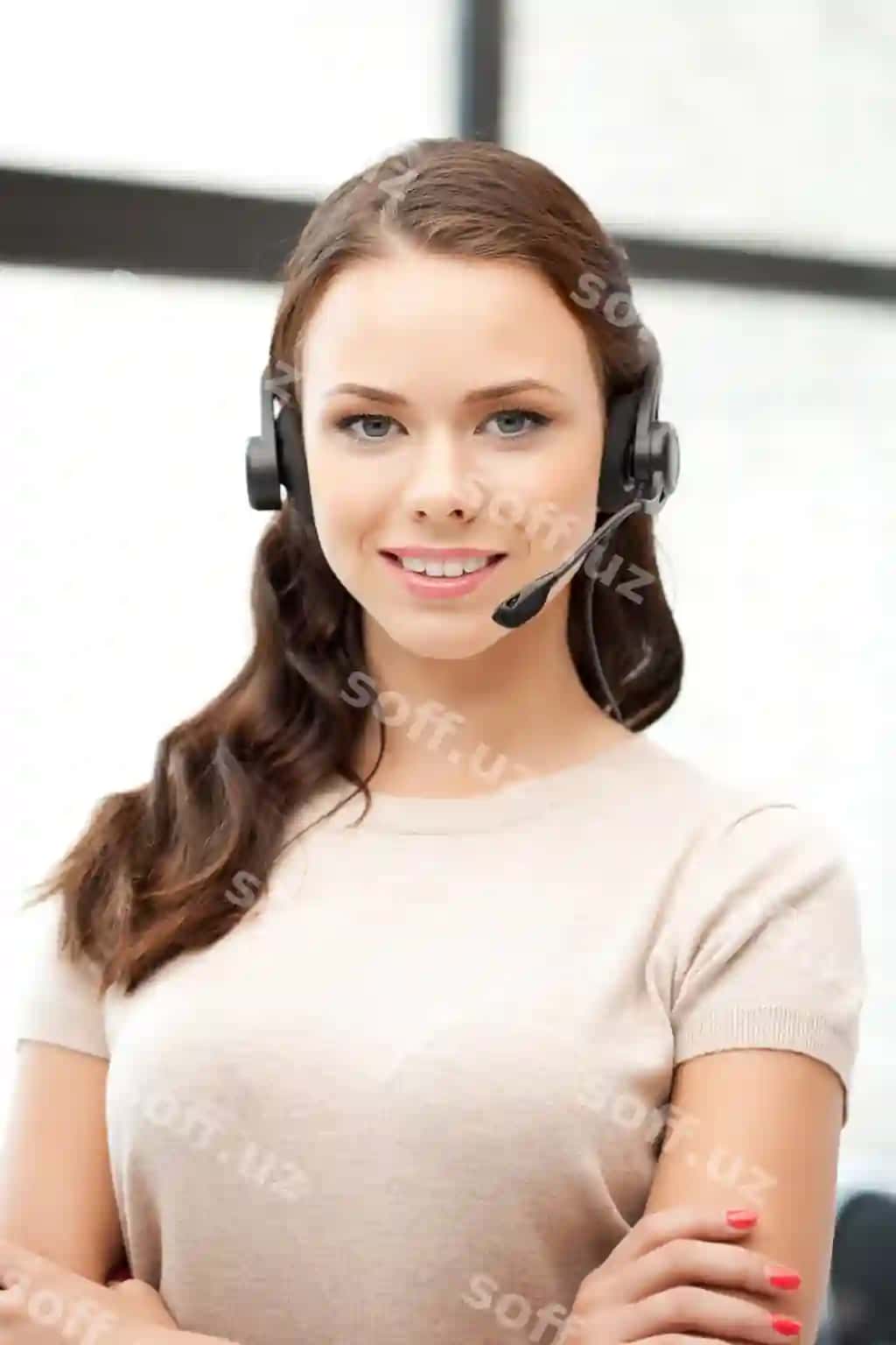 Yorqin rasm do'stona ayol yordam xatosi operatori | Bright picture friendly female helpline operator