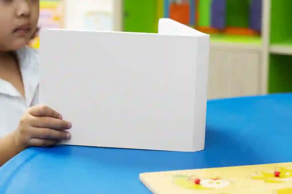 Yuqori ko'rinishdagi karton bolalar kitobi maketi | Top view cardboard baby book mockup