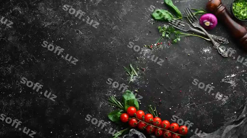 Oziq-ovqat fonida sabzavotlar, ziravorlar, oshxona anjomlari, eski stol, bepul nusxa ko'chirish joyi | Food background vegetables spices kitchen utensils old table free copy space