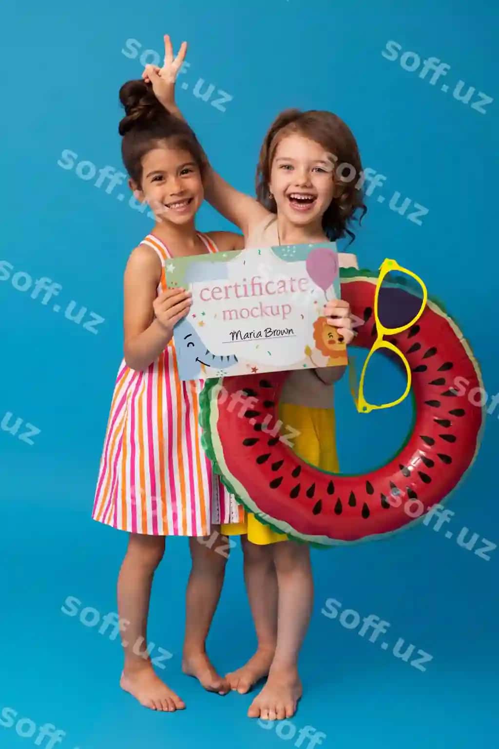 Holding bolalar sertifikat namunasi | Holding kids certificate mockup