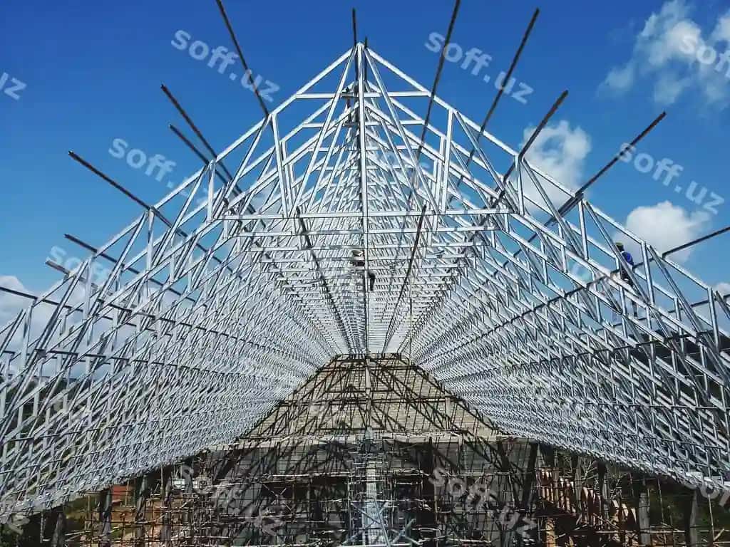 Pastoral burchakdagi metallic binо ko'k osmonda | Low angle view metallic built structure against blue sky