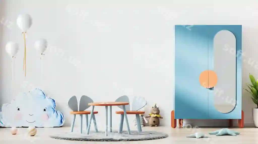 Ichki bolalar xonasi pushti devor bilan rangli bolalar stoli o'yinchoqlar bolalar o'yin xonasining ichki | Interior children room with pink wall colorful kids table toys kids playroom interior