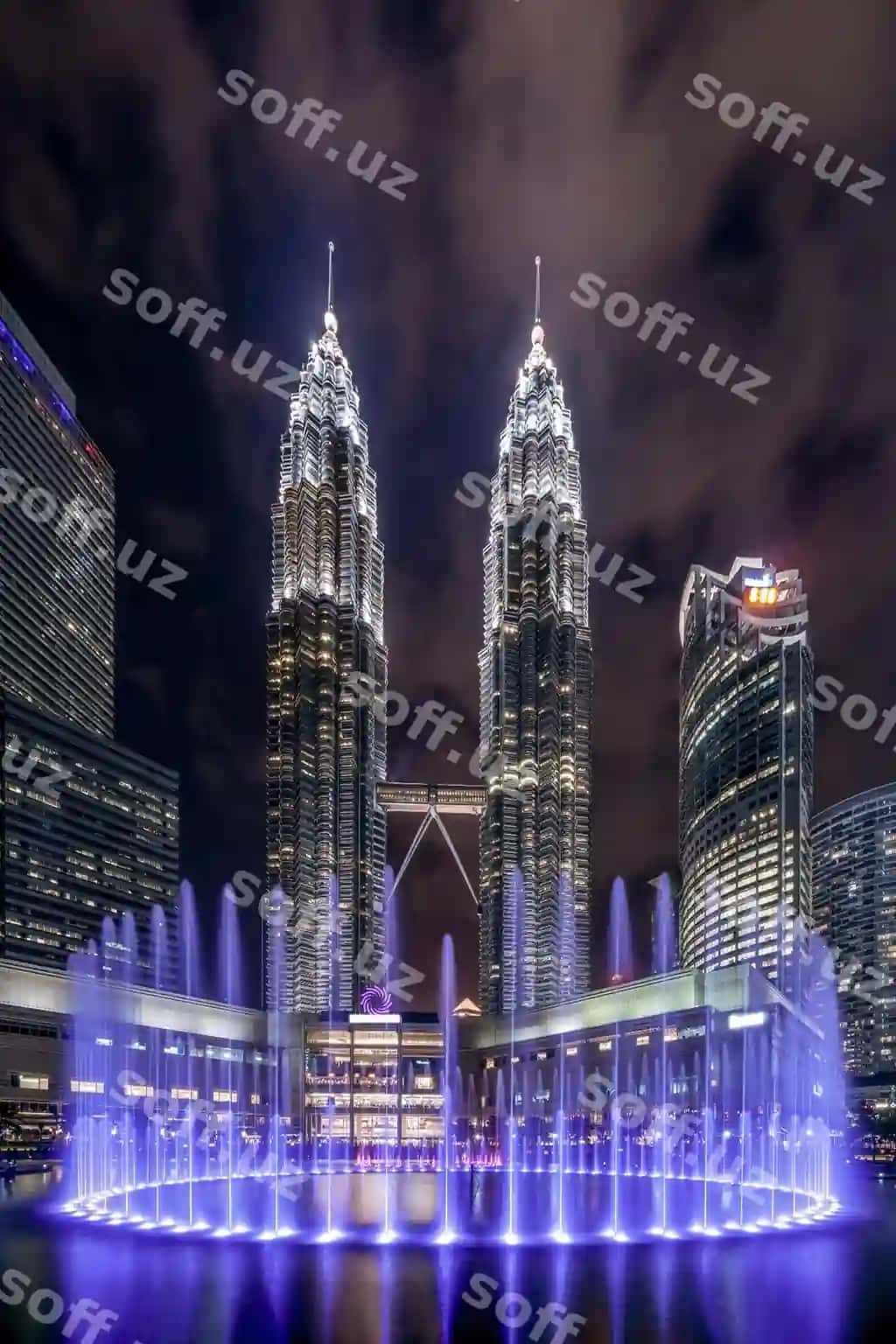 Yoritilgan zamonaviy binolar shahar kechasi | Illuminated modern buildings city night