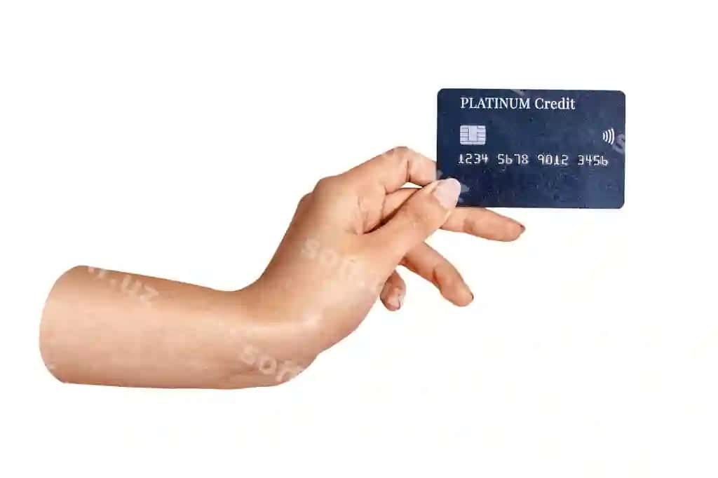 Png ayol kredit kartani tutgan kollej elementi shaffof orqa fonda | Png woman holding credit card collage element transparent background