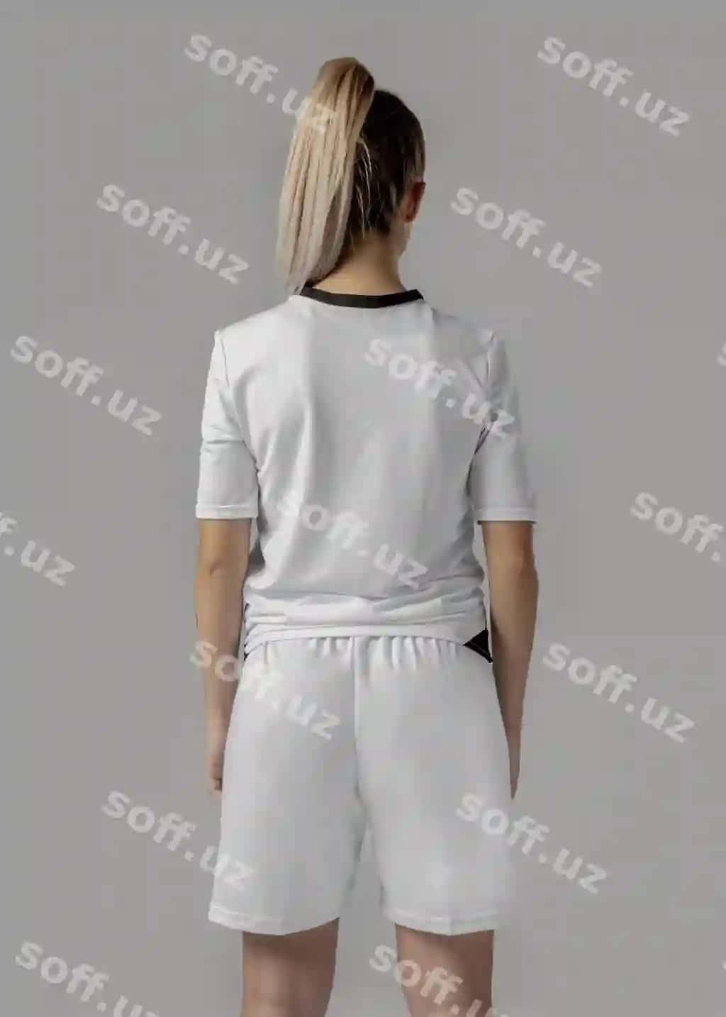 Ayollar uchun futbol o'yinchi kiyimlar namunasi | Female soccer player apparel mock up
