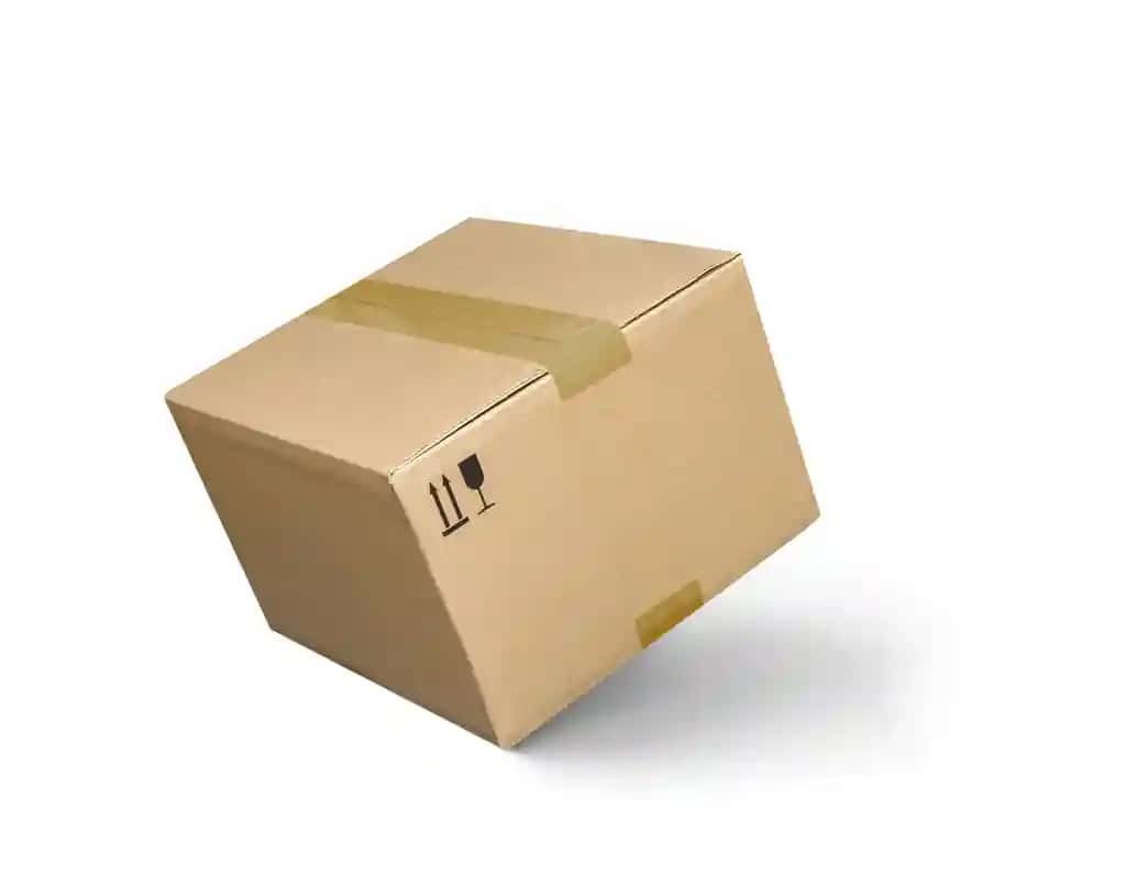 Izolyatsiya qilingan oq rangli karton posilka qutisi | Cardboard parcel box isolated white