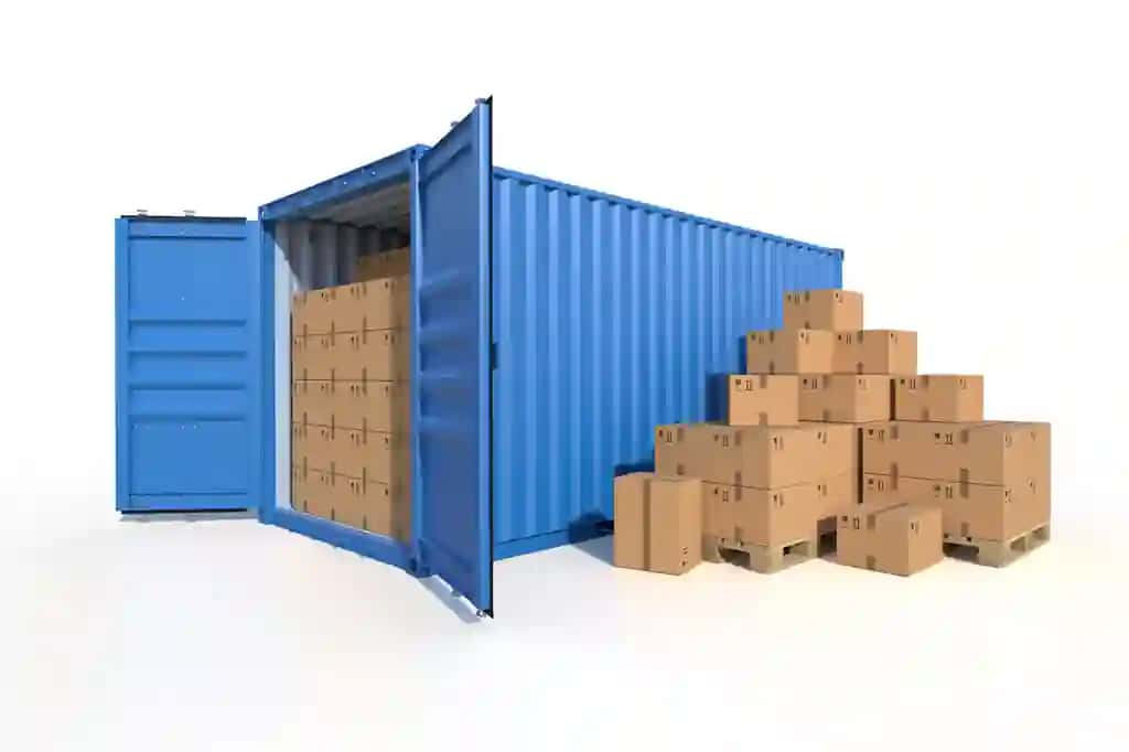 Karton qutilar bilan yuk konteynerining yon ko'rinishi | Ship cargo container side view with cardboard boxes