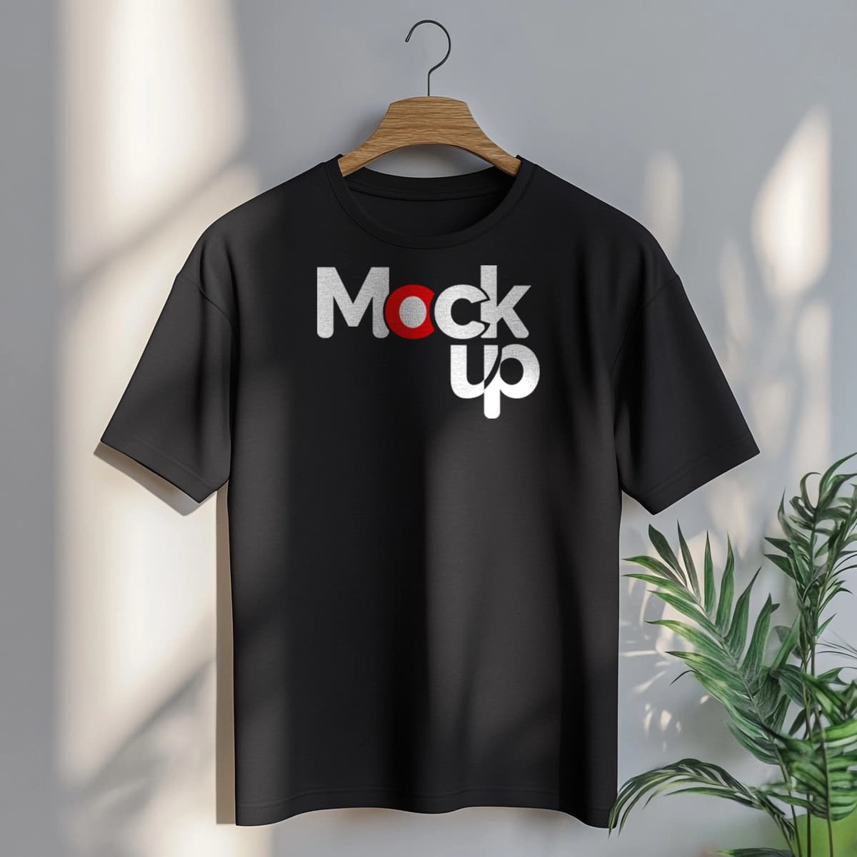 Qora futbolka, boshi yuqoriga osilgan ilgich | Black t shirt hanging hanger with word head up