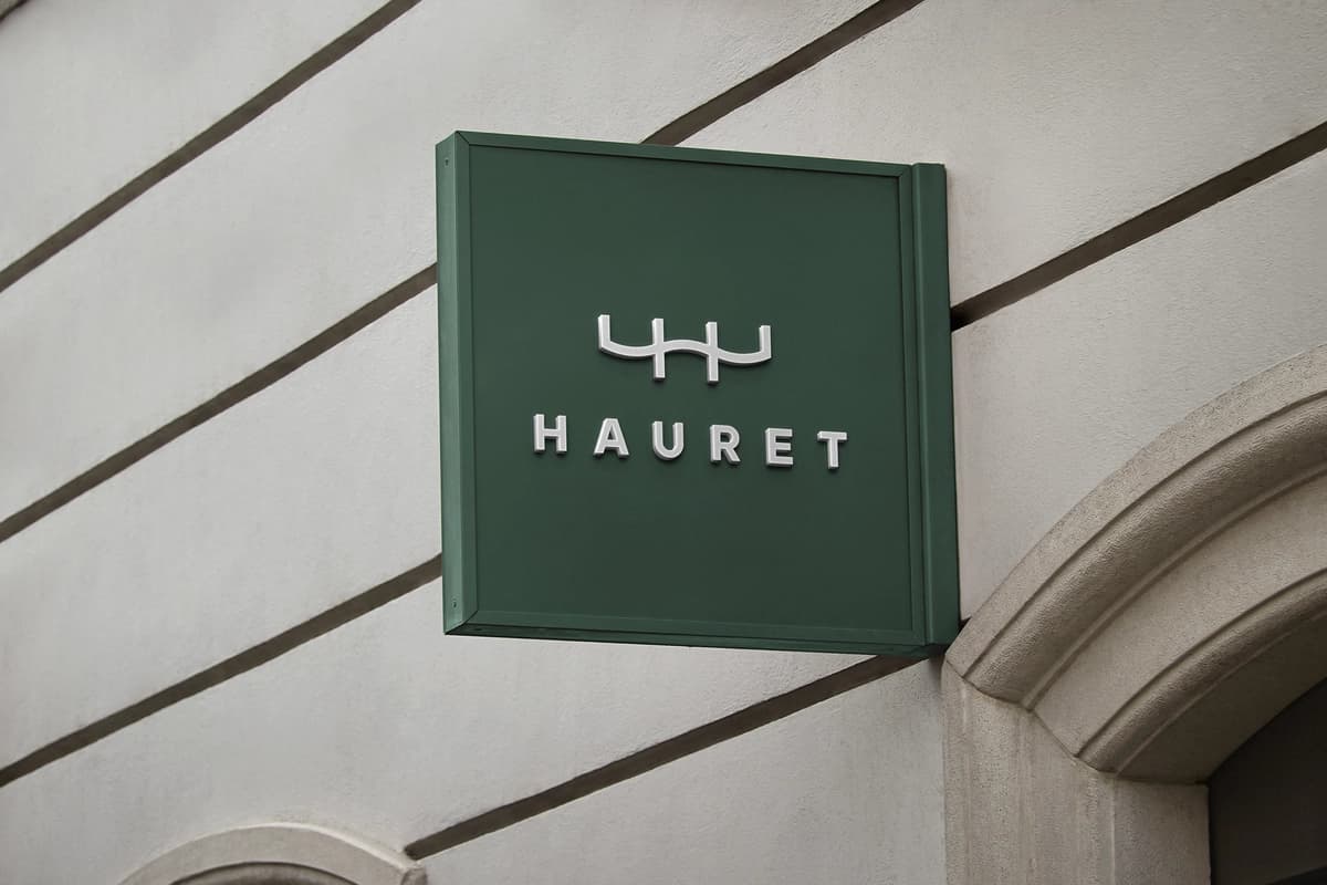 Logotip maketli hashamatli osilgan belgi | Logo mockup luxury hanging sign