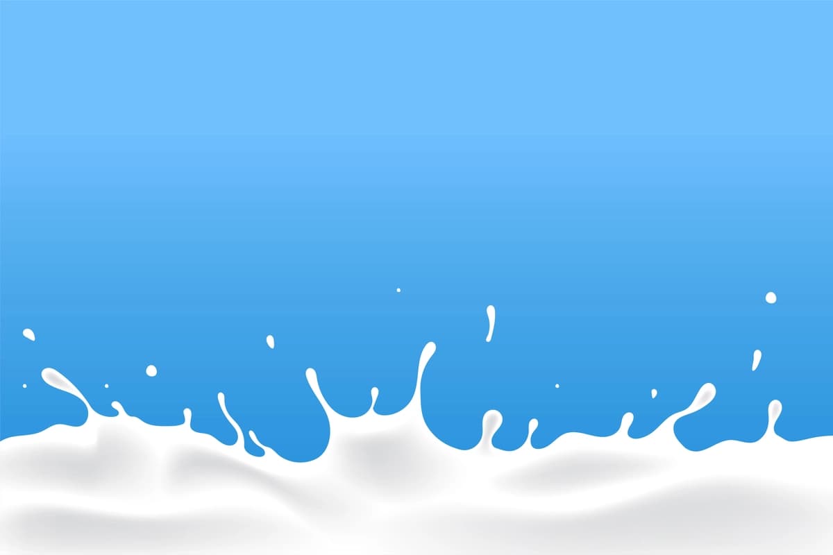 Yogurt fonida gorizontal ravishda aylanib yurgan sut to'lqini | Milk wave tumbling horizontally yogurt background