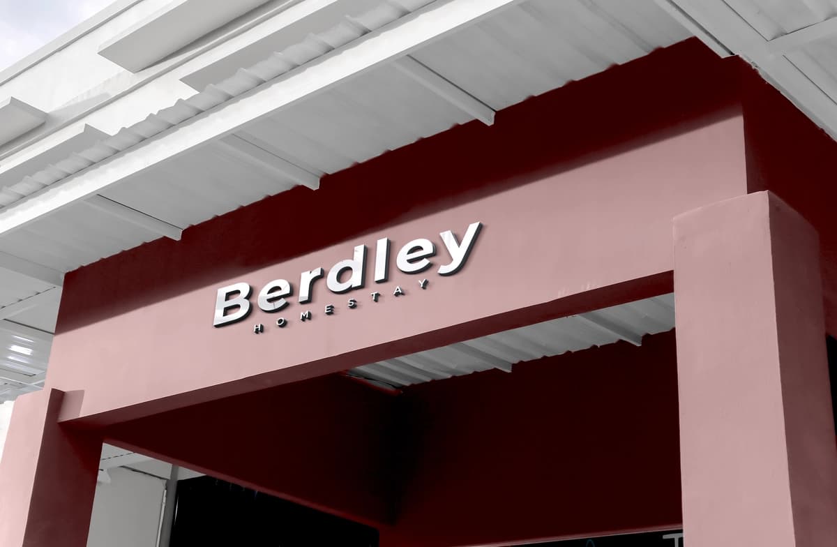 3D logotipi maketi zamonaviy fasad xrom belgisi | 3d logo mockup modern facade chrome sign