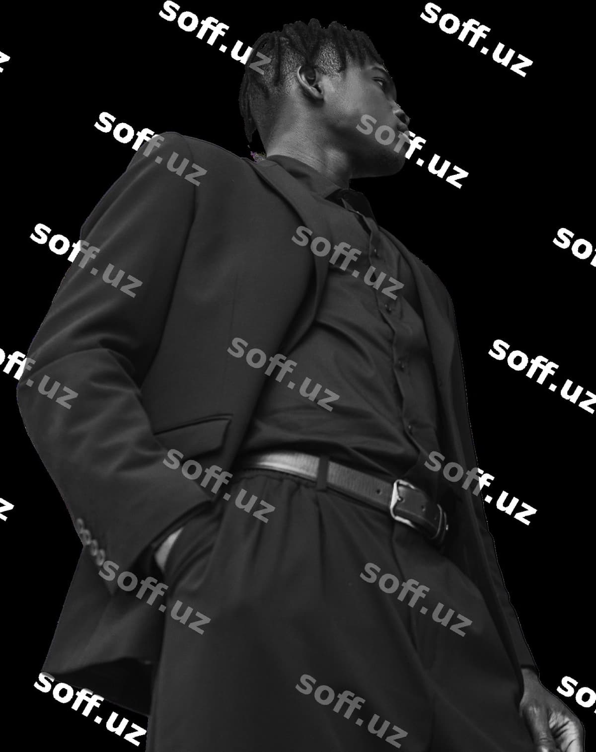 Qora erkak kostyum kiygan ajralgan | Black man wearing suit isolated