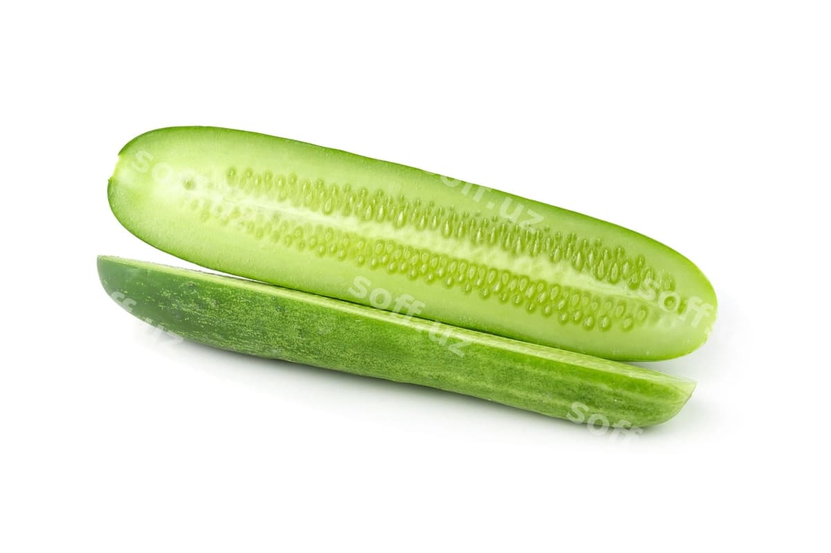 Bağirning noyati ajraltirilgan oq fon | Cucumber slice isolated white background