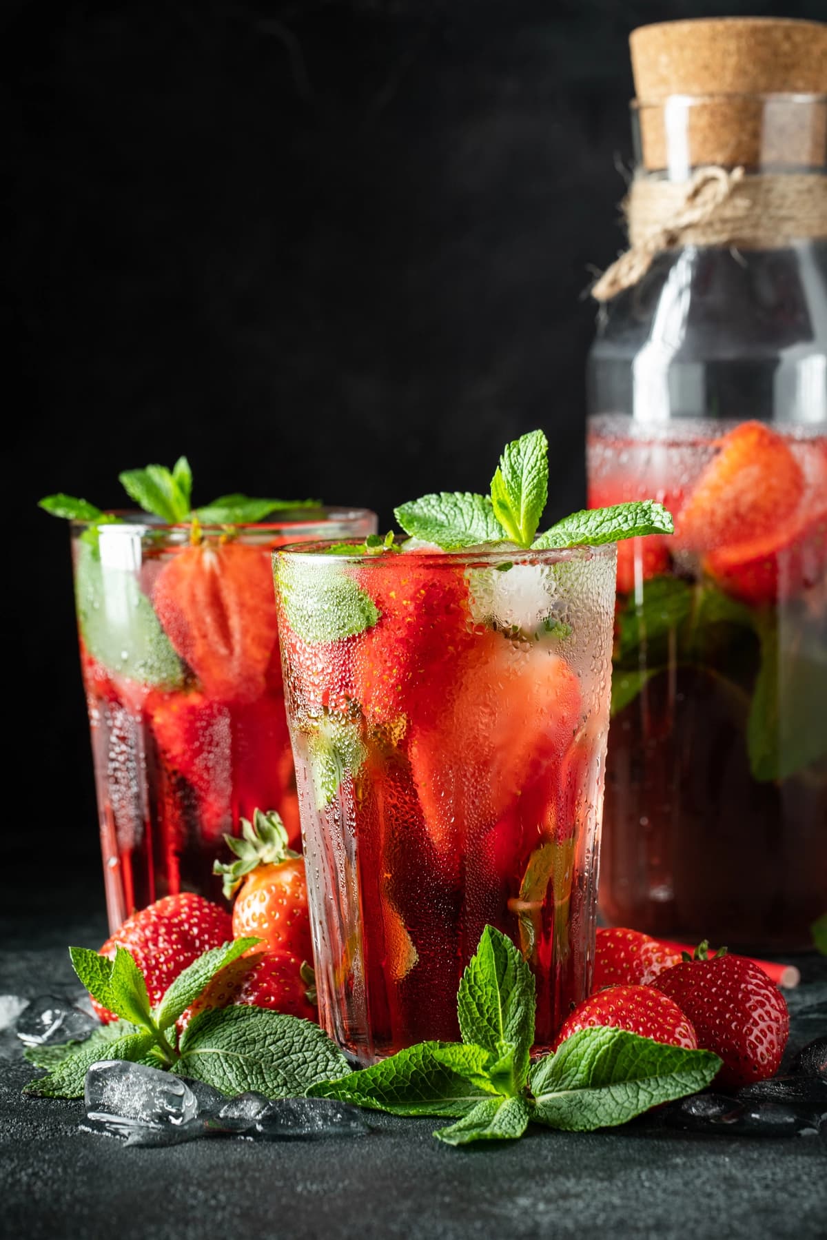 Muzli yalpizli qulupnay bilan yangi limonad | Fresh lemonade with ice mint strawberry