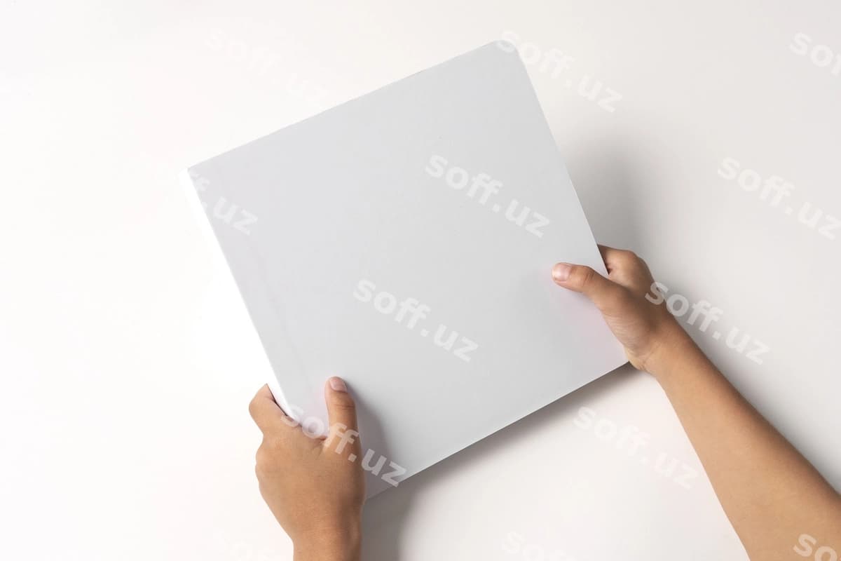 Qo'llar bolalar kitobi namunasini tutgan | Hands holding children book mockup