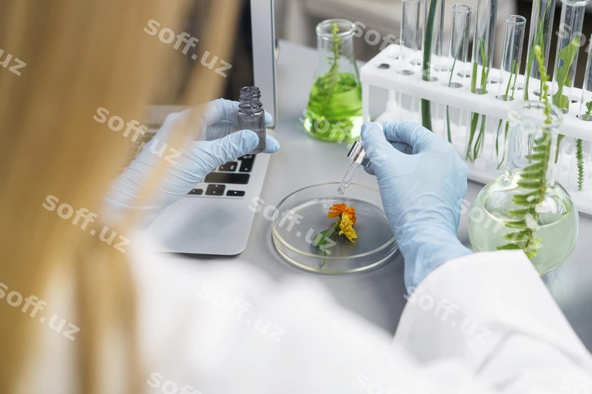 Yuqori burchak ayol tadqiqotchi laboratoriyasi | High angle female researcher laboratory